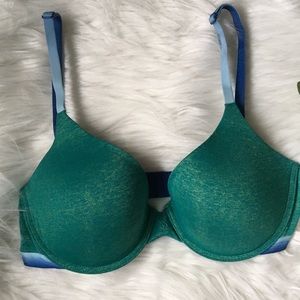 🌈VS t-shirt Demi bra! Super soft and cute color🌈